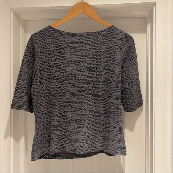 Armani Collezioni Shirt Women Size 10 Gray Asymmetrical Ruffle Blouse 3/4 Sleeve - Picture 2 of 7